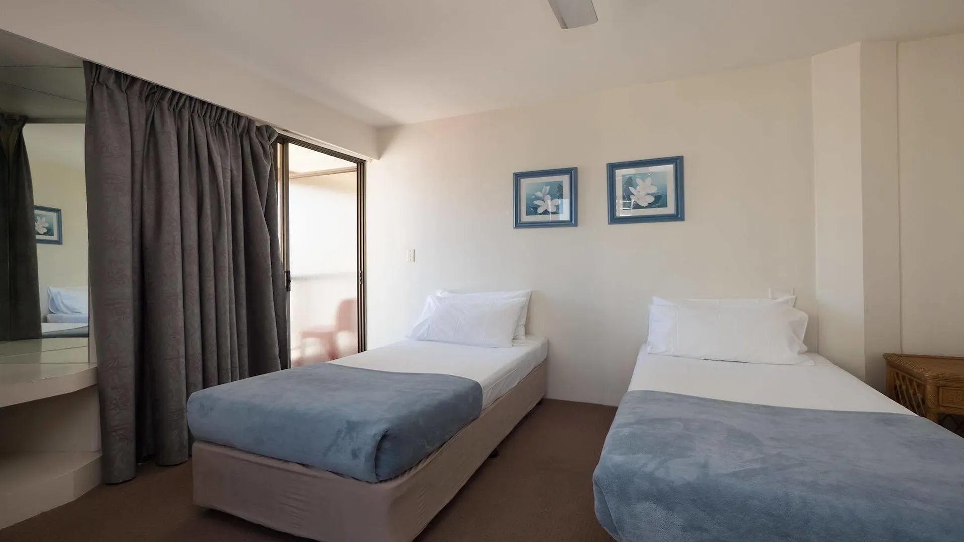*** Resort Aloha Apartments Surfers Paradise Australia